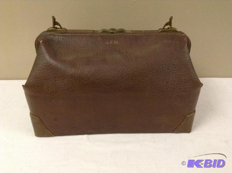 lot 146 image: Vintage Doctors Bag