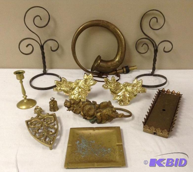 lot 147 image: Decorative Assessories