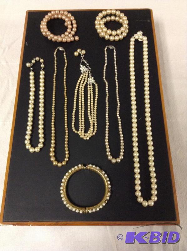 lot 30 image: Vintage Faux Pearl Necklaces & Bracelets