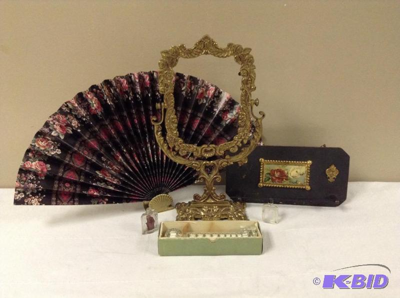 lot 37 image: Vintage Decorative Collectibles