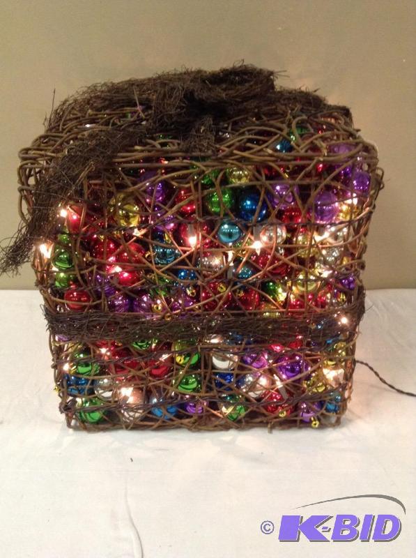 lot 40 image: Large Lighted Twig Ornament Present