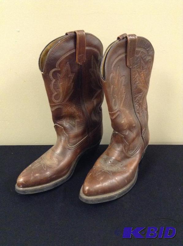 lot 49 image: Mens Cowboy Boots