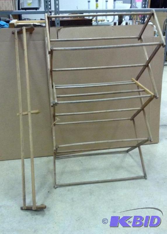 lot 66 image: Wooden DryingDisplay and Shoe Rack
