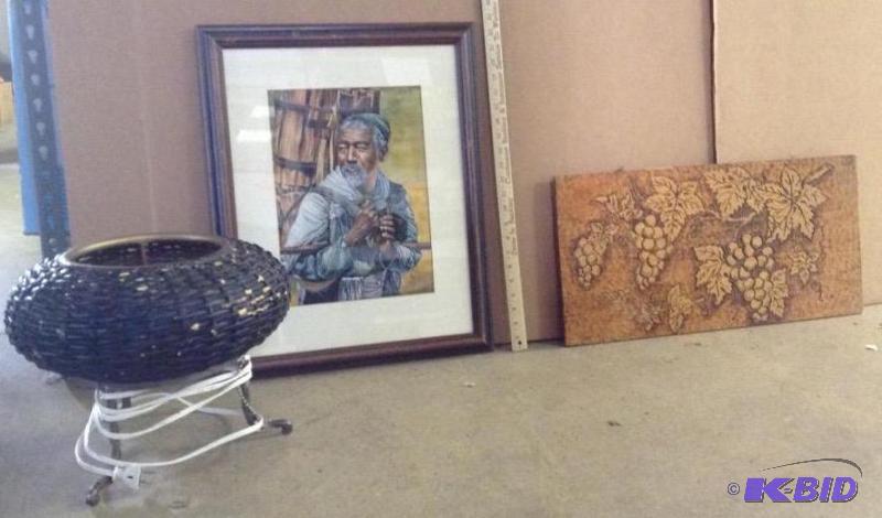 lot 94 image: Decor Assortment