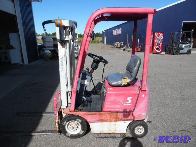 lot 1 image: Toyota Five Runner G Fork Lift