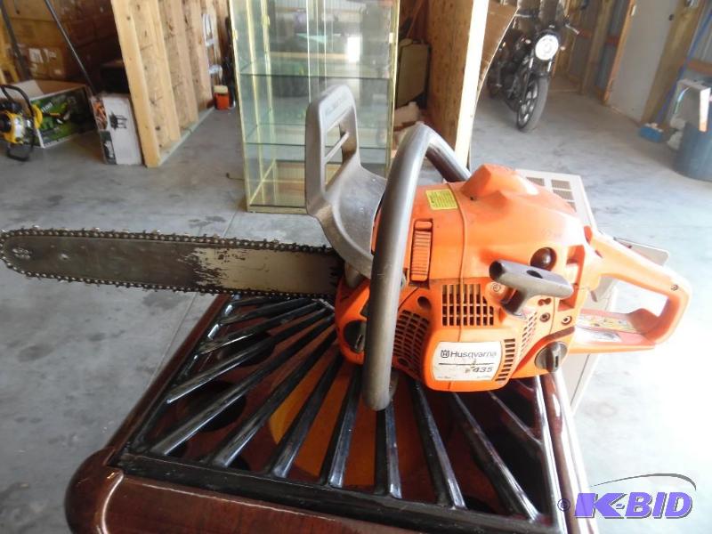 lot 9 image: Huskvarna 435 Chain Saw