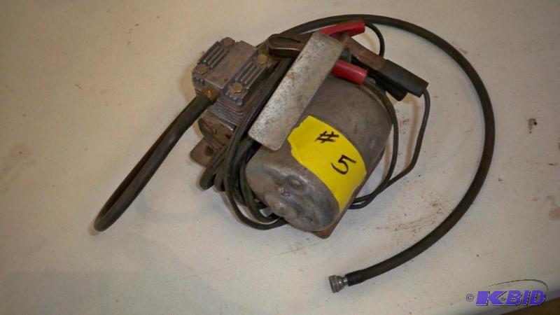 12 VOLT MINI AIR COMPRESSOR BY &quotSPEEDAIR...