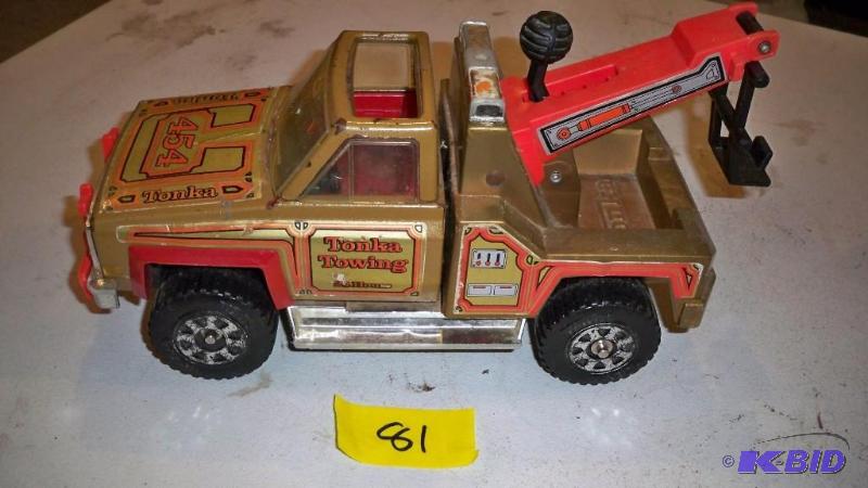 COLLECTOR TONKA TOW TRUCK...