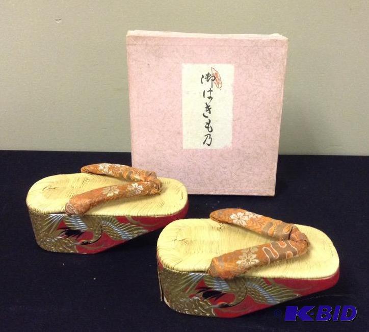 lot 35 image: Vintage Japanese Geta Pokkuri Wood Shoes