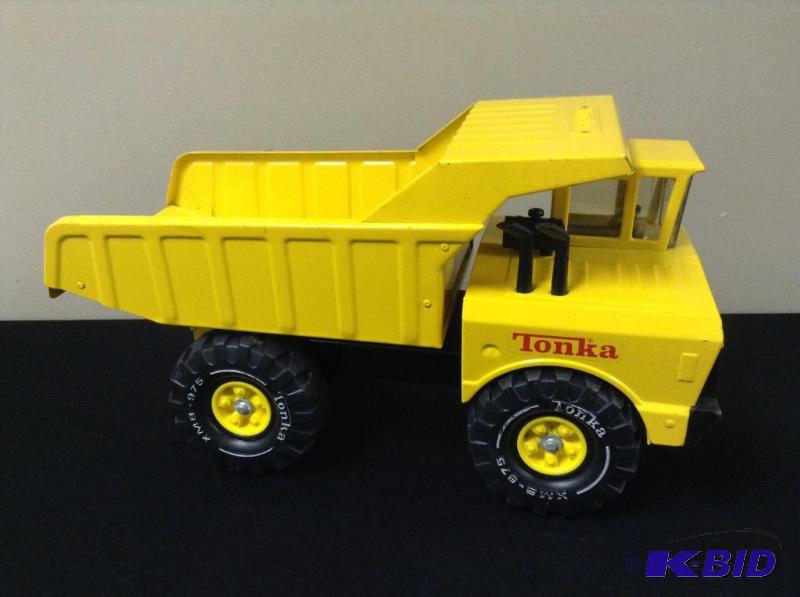 lot 37 image: Metal Tonka Dump Truck