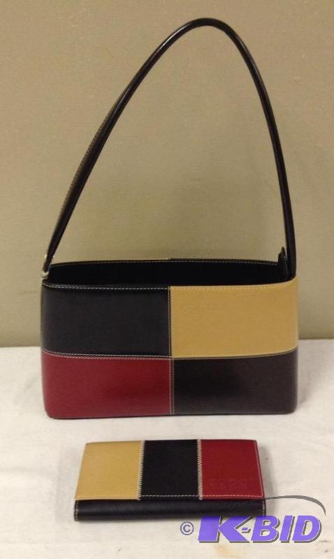 lot 5 image: Womens Gucci Handbag & Wallet