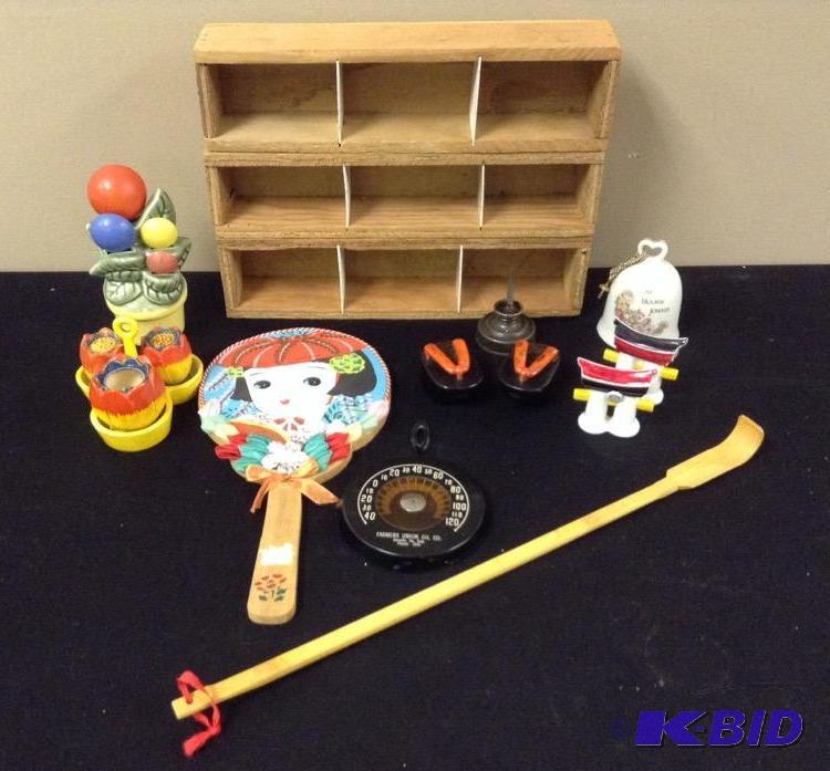 lot 70 image: Lot Decorative Collectibles