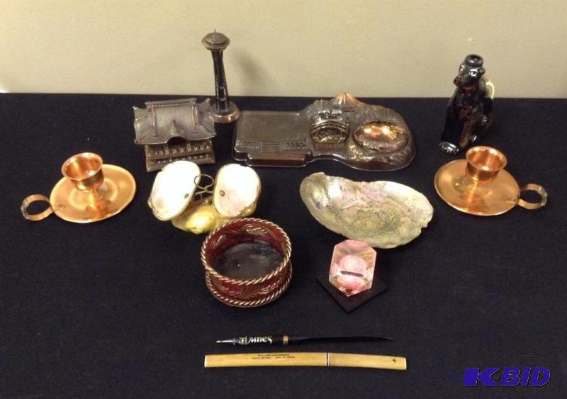 lot 84 image: Various Decor Pieces