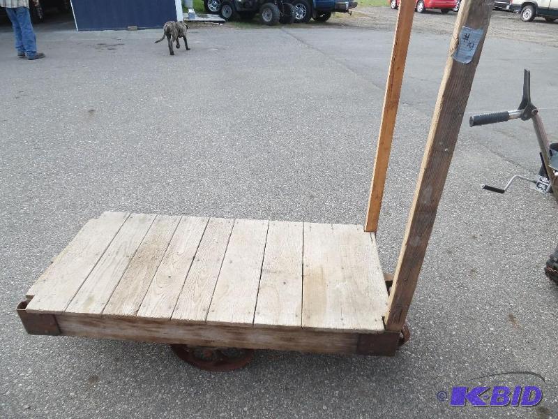 ANTIQUE RAILROAD CART