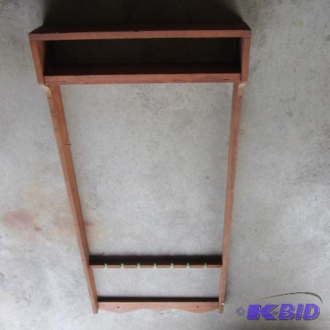 lot 125 image: Wood Fish Pole Rack