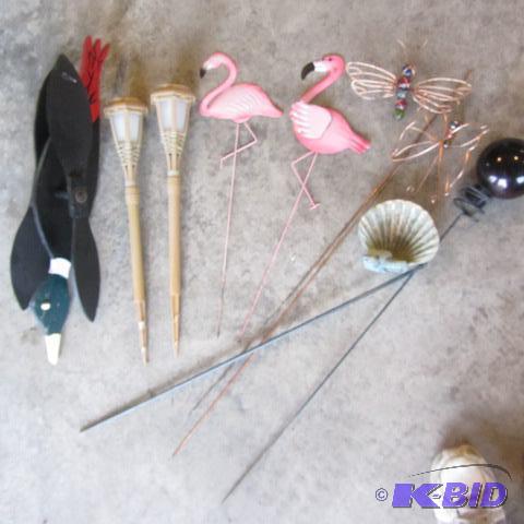 lot 15 image: Flamingos, Feeder, Solar Lights