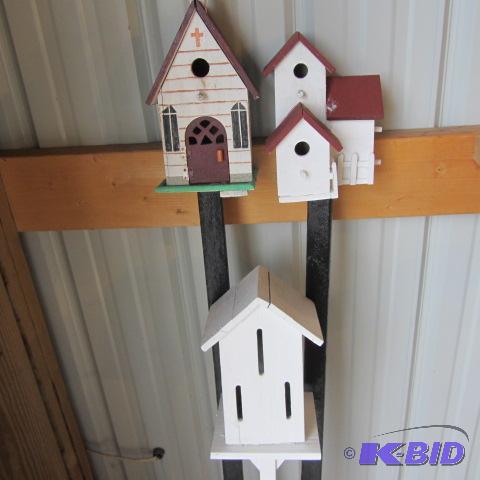 lot 17 image: Frog & Butterfly Houses