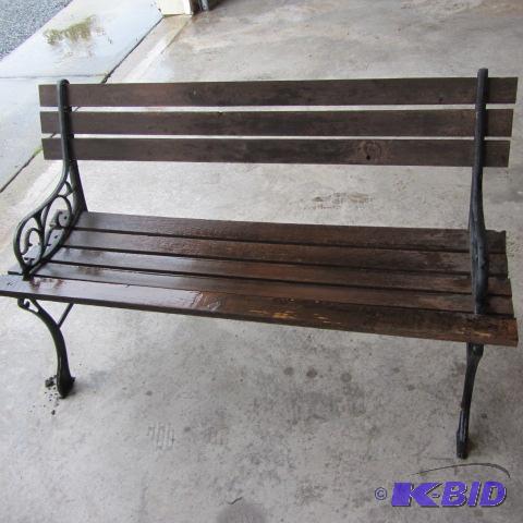 lot 18 image: Park Bench