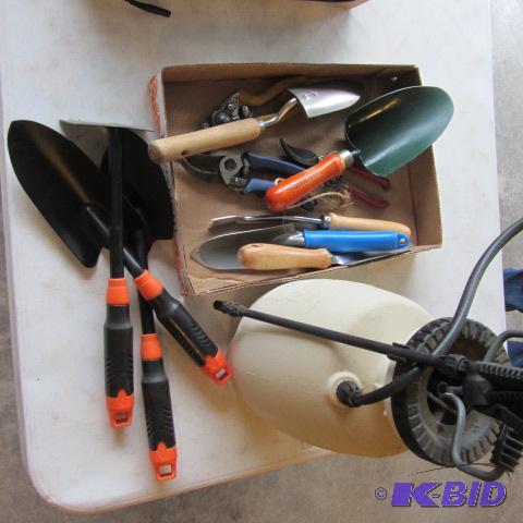 lot 187 image: Garden Hand Tools
