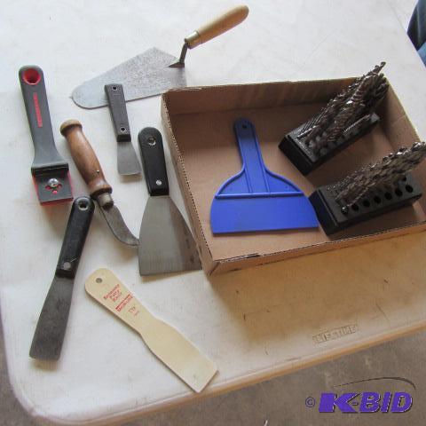 lot 211 image: HSS Drill Bits, Putty Knives