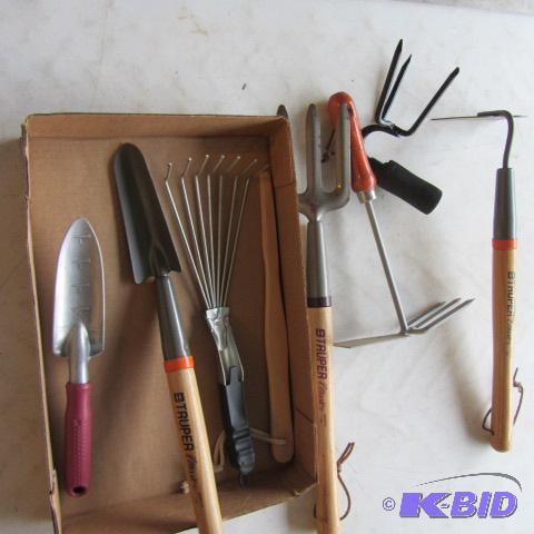 lot 213 image: Hand Garden Tools
