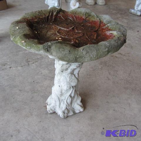 lot 22 image: Cast Bird Bath