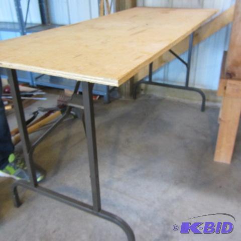 lot 222 image: Folding Table