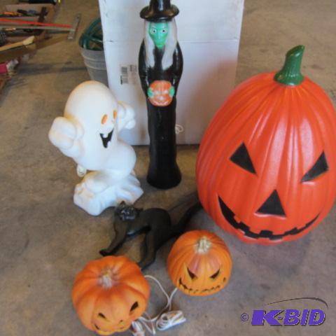lot 233 image: Halloween Decorations