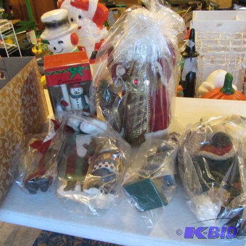 lot 241 image: Santa & Santas
