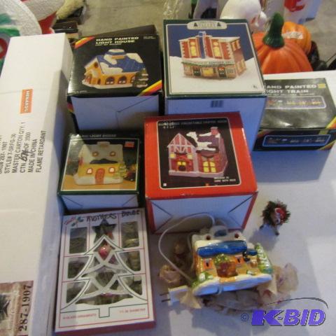 lot 245 image: Holiday Village Accessories