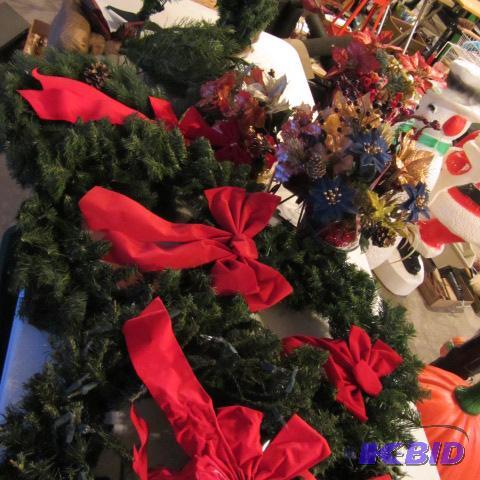 lot 246 image: Holiday Greenery