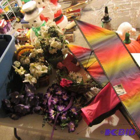 lot 255 image: Rainbow Kite, Flowers