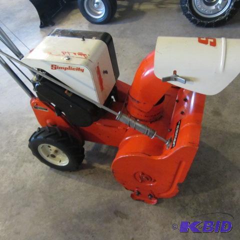 lot 3 image: Simplicity Snowblower