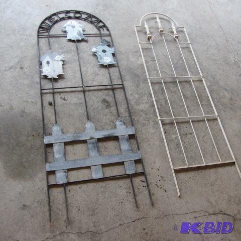 lot 32 image: Pair Garden Trellis