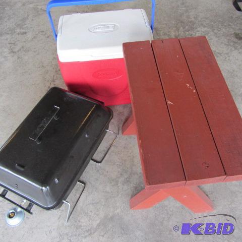 lot 73 image: Grill, Cooler, Stool