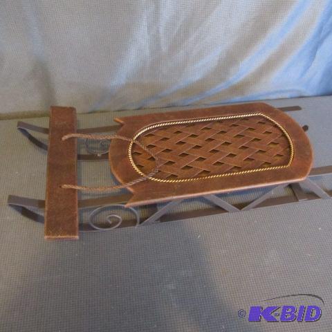 lot 108 image: Decorative Sled