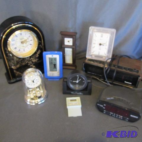 lot 109 image: Mini Anniversary & Vanity Clocks