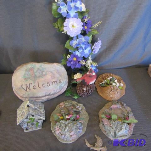 lot 119 image: Wall Pockets, Garden Decor