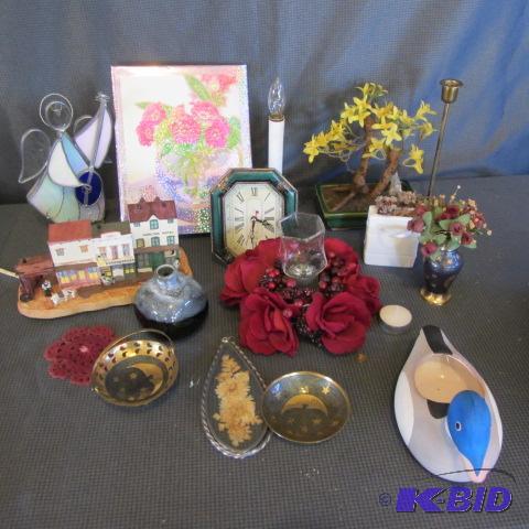 lot 120 image: Mini Store Front, Angel, Home Decor