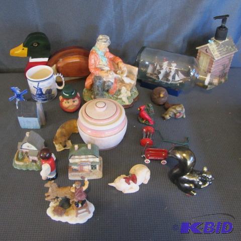 lot 123 image: Knick Knacks