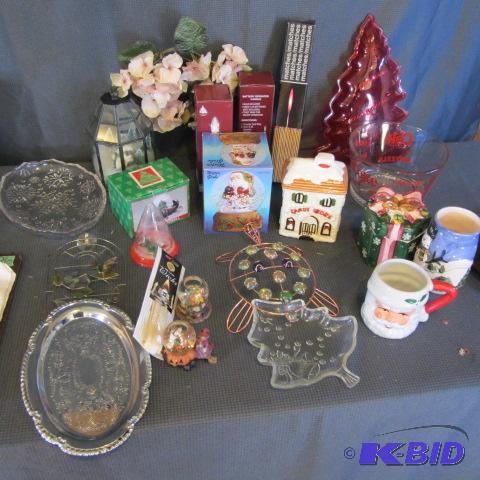 lot 126 image: Christmas Decorations