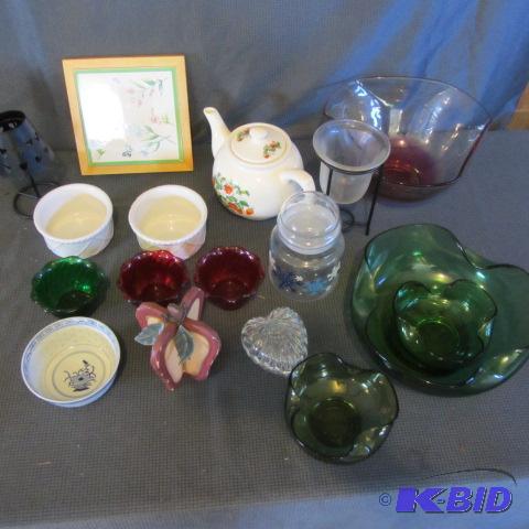 lot 130 image: Chip & Dip, Teapot, Fancy Glass