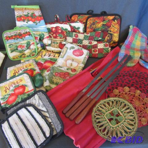 lot 143 image: Oven Mitts, Grill Tools
