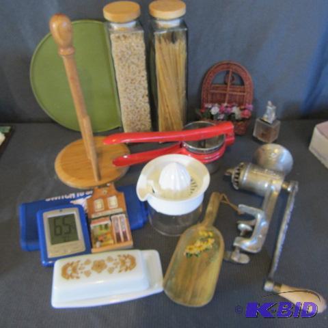 lot 146 image: Grinder, Ricer, Kitchenwares
