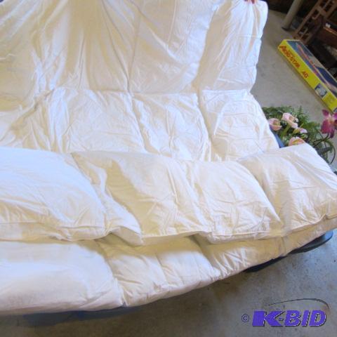 lot 148 image: Duvet