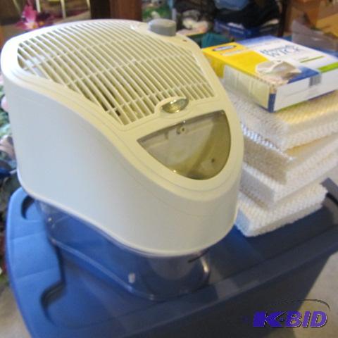 lot 149 image: Lasko Humidifier