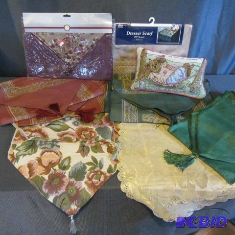 lot 153 image: Fancy Table Linens