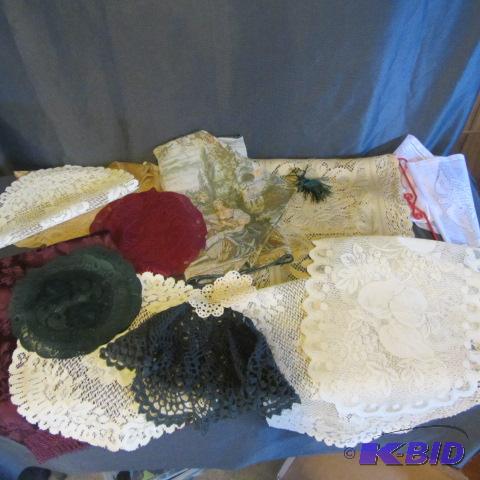 lot 154 image: Fancy Table Linens