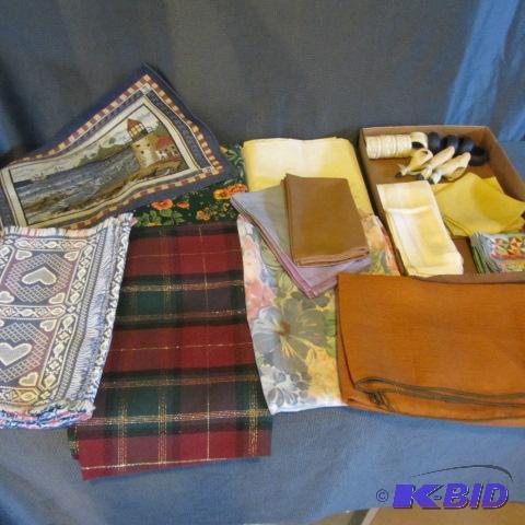 lot 155 image: Tablecloths, Napkins & Rings
