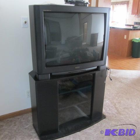 lot 18 image: Quaser Television & Stand